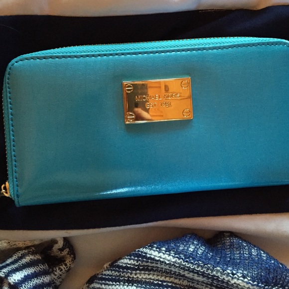 Micheal Kors wallet - Picture 2 of 4