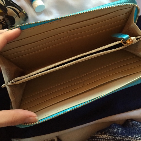 Micheal Kors wallet - Picture 4 of 4