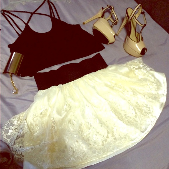Eyelet lace skater skirt Sz XS/2