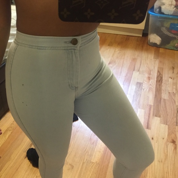 Light Wash Easy Jeans (Damaged)