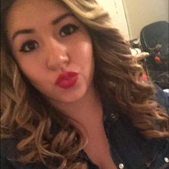 Meet your Posher, Anabel - Picture 1 of 1