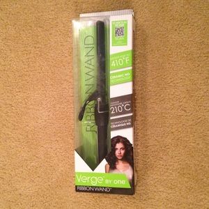 Ribbon wand hair styler
