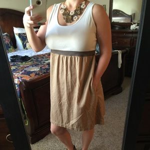 Adorable khaki dress with pockets.