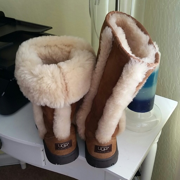 ❎❎SOLD❎❎UGG BOOTS - Picture 3 of 4
