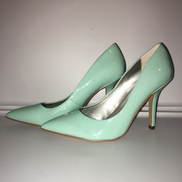 Guess Mint Green Pointy Toe Pumps Size 8.5