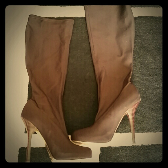 Dark brown pull up boots