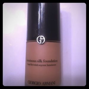 Giorgio Armani Luminous Silk foundation 1 FlOz 7.5