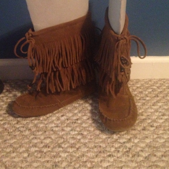 Fringe boots