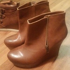 Wedge boots