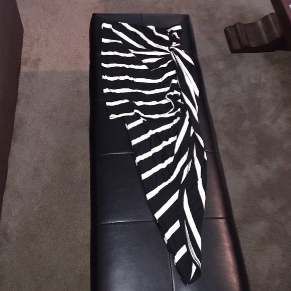 Maxi skirt with a high slit