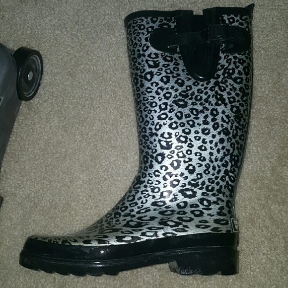 Leopard rain boots