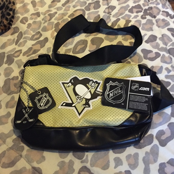 penguins purse