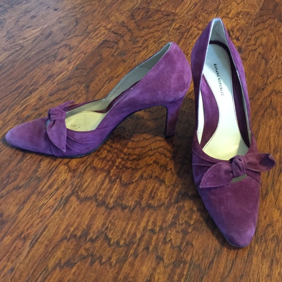 Used but great condition swede knotted pumps