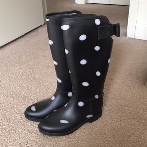 Spotted rain boots!