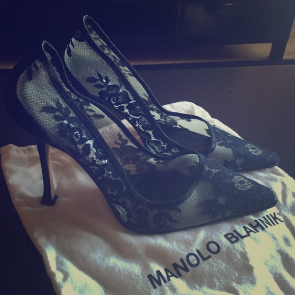 BLACK LACE MANOLO BLAHNIK PUMPS  39