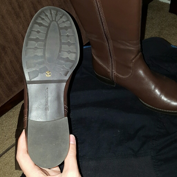 Boots NWOT - Picture 2 of 4
