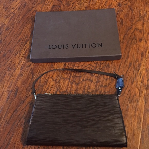 Like new Authentic Louis Vuitton Pochette