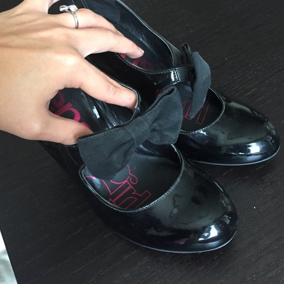 Black bow Kensie girl high heels