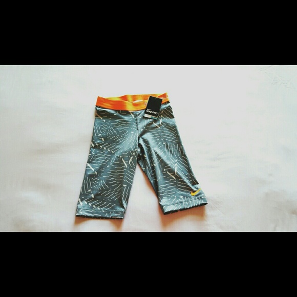 Nike Pros Capris Brand New NWT