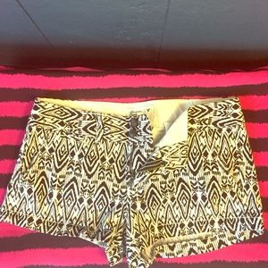 AE STRETCHY SHORTS!!
