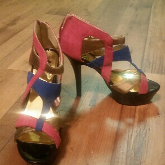 Guess multicolored heels