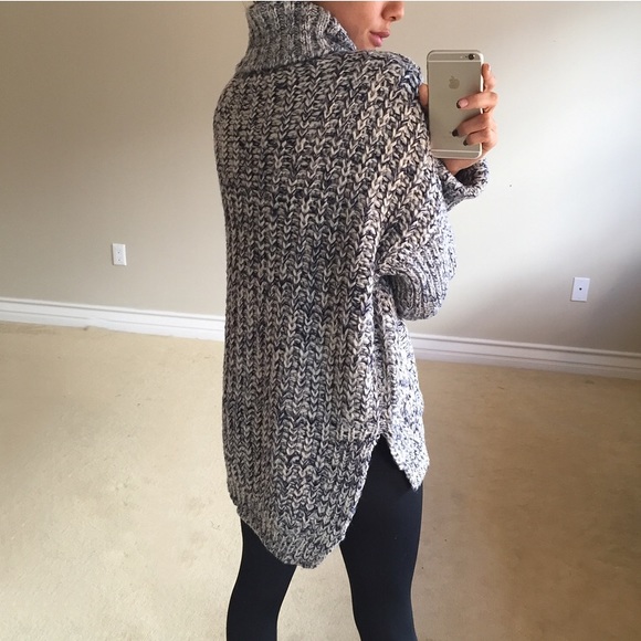 • SOLD • Blue/Grey Marbled Turtleneck Sweater - Picture 3 of 4