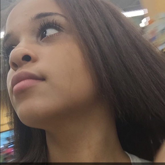 Meet your Posher, Domonique