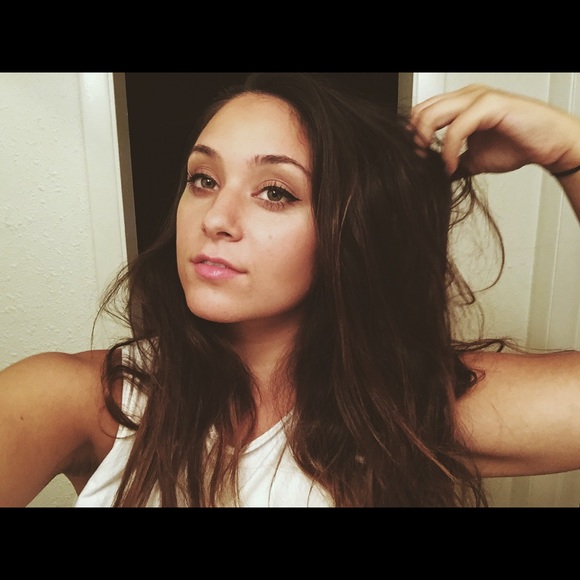 Meet your Posher, Desiree - Picture 2 of 2