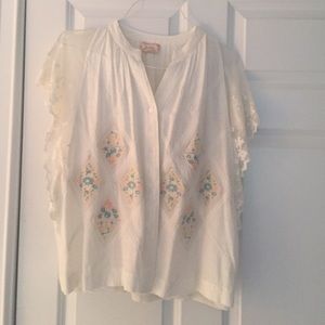 Miss Me white top with shirt lace sleeves
