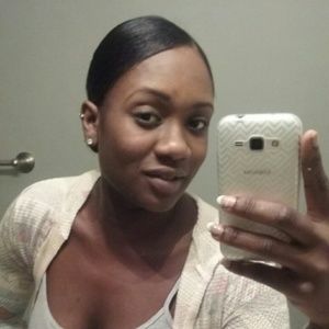 Meet your Posher, Leah