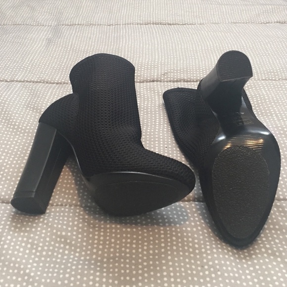 **SOLD**Mesh ankle high heeled boots! - Picture 3 of 4