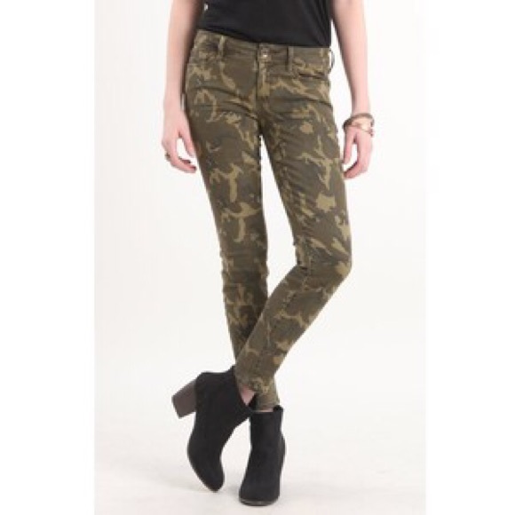 Bullhead Camo Jeans