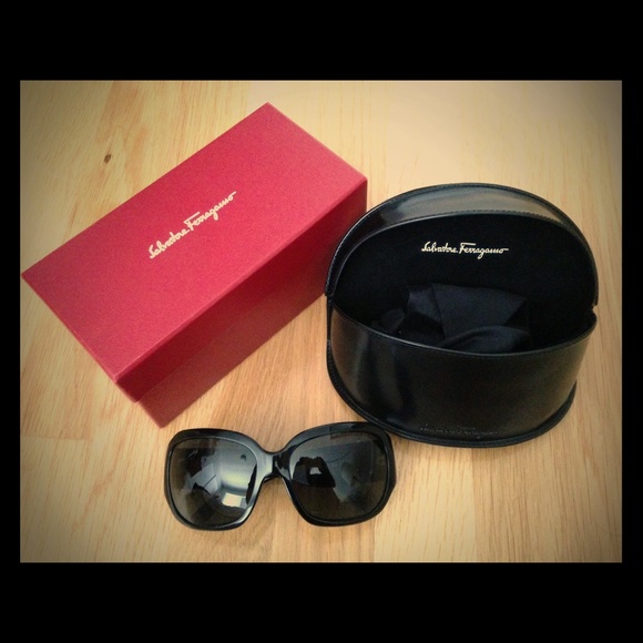 brand new salvatore ferragamo sunglasses