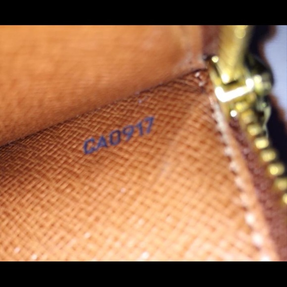 How to authenticate Louis Vuitton wallets - Picture 4 of 4