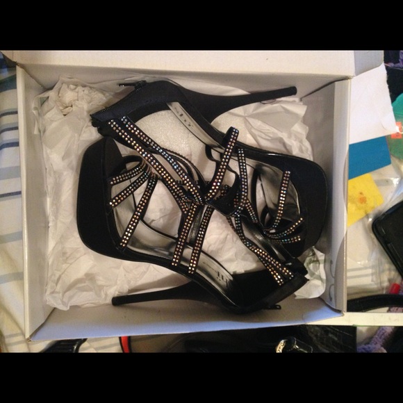 Brand new  Shi heels