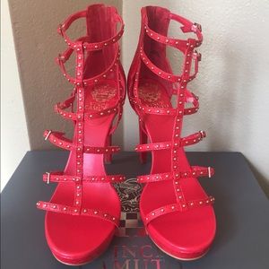 ❤️BNWB Red Vince Camuto strap heels❤️