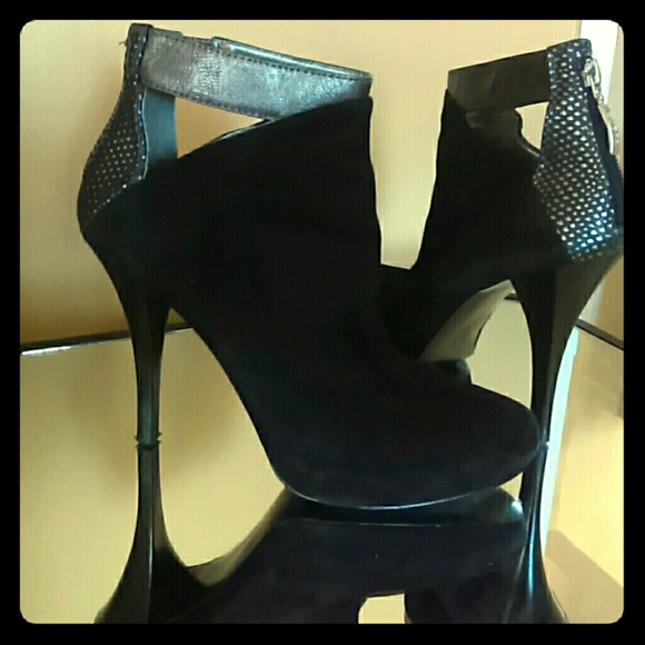 ❎SOLD❎Black Ankle  booties