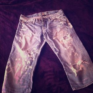 Bleach distressed denim jean capris