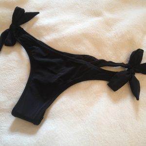 NWOT Victoria's Secret The Side Tie Itsy in Black