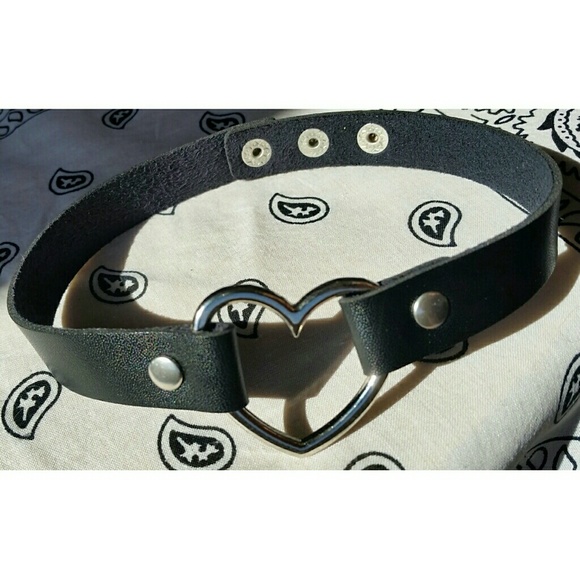 Faux Leather 'Heart' Choker - BLACK