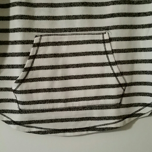 Final markdown Cream and black stripped top - Picture 2 of 4
