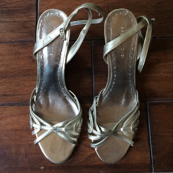 Silver gold shoe small heel.