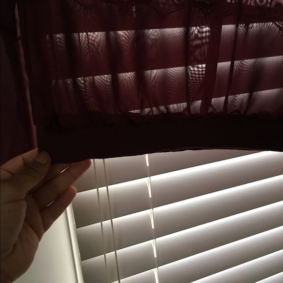 Cute burgundy blouse. - Picture 3 of 4