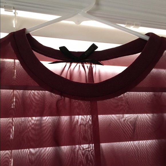 Cute burgundy blouse. - Picture 4 of 4