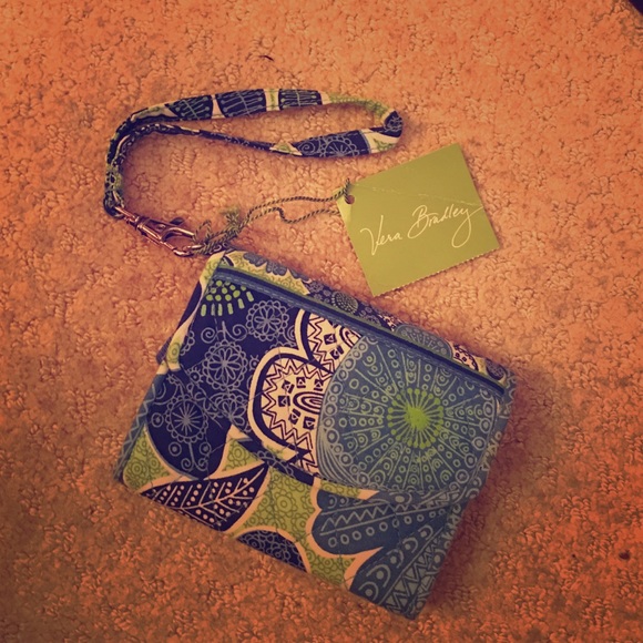 Vera Bradley NEVER USED super smart wristlet ✨