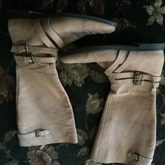 Beautiful Cole Haan leather boots - Picture 3 of 3