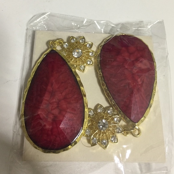 Amrita Singh NEW Ruby red crystal earrings w goldtone Boho vintage style