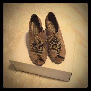 Steve Madden tribbe blush booties