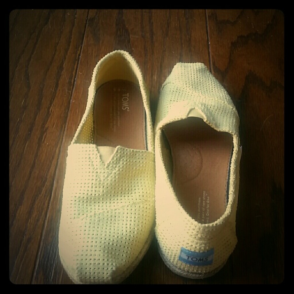 Yellow TOMS