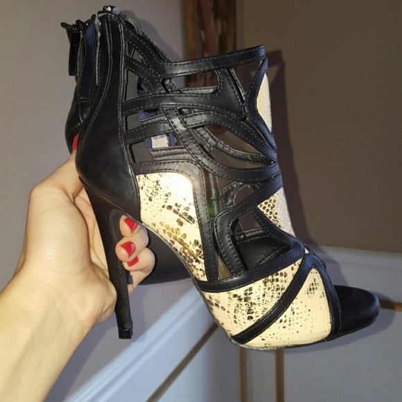 New ankle heels size 7. - Picture 2 of 4